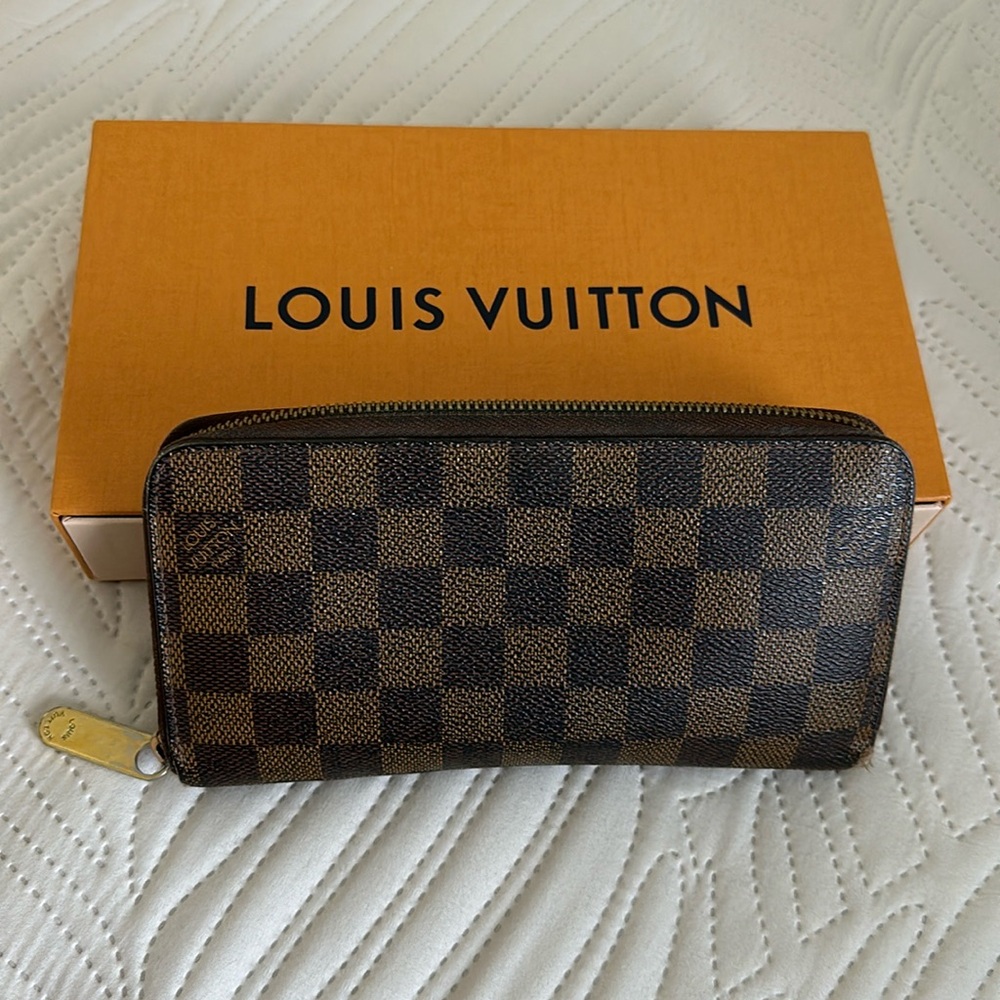Authentic Louis Vuitton Damier Ebene Zippy Continental Wallet